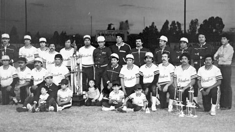 La selección Chihuahua, campeón nacional de beisbol en 1984, se identifican como laguneros el quinto y el noveno de pie a Eliseo Sánchez y Luis Carrillo; abajo, el tercero y el último, como Juan Palafox e Isidro Lozoya.