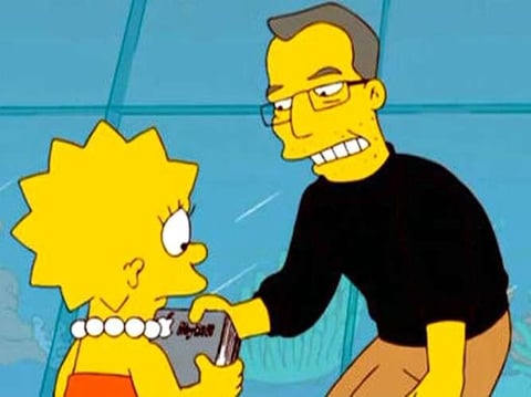 El fallecido Steve Jobs, genio desarrollador de Apple, aparece en un capítulo en el que se realiza una parodia de su compañía.