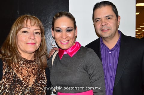 17122014 Rosalinda, Mary y Carlos.