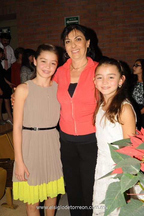 17122014 Paulina y Pamela González con su maestra Ruzanna Yeghiazaryan.
