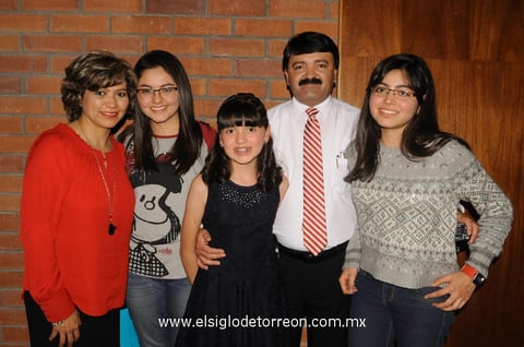 17122014 Luz Elena, Luz Alejandra, Ana Lucía, Jorge Alberto y María Fernanda.