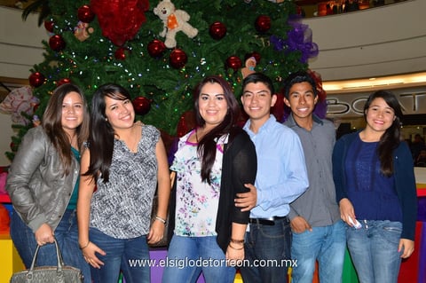 17122014 Gilda, Cristy, Liz, Zuriel, Agustín y Monse.