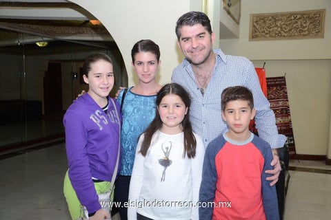 19122014 María, Maica, Omar, Isabella y Geros.