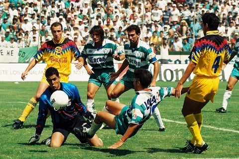 Debutó con las 'águilas' el 11 de agosto de 1996, en la derrota de su nuevo equipo en contra del Santos Laguna, equipo que a la postre terminaría campeón del torneo.