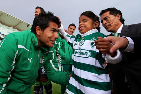 El 11 de enero de 2013 se convirtió en el portero con más penales atajados en la Primera División de México con veinticuatro, al atajarle la pena máxima a Luis Ernesto Pérez, en un partido desputado contra Guadalajara.