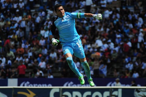 El 4 de noviembre obtuvo el título de la Copa México Apertura 2014 cuando su equipo derrotó al Puebla Fútbol Club en penales.