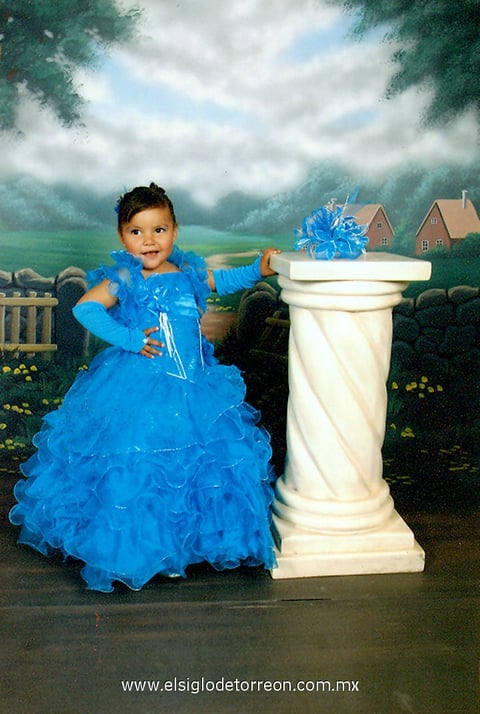 20122014 La pequeña Annet Jacqueline Quibrera Palacios celebró tres años de vida con una emotiva misa de acción de gracias. El grato festejo fue organizado por sus papás, Marco Antonio Quibrera Reyes y Araceli Palacios Ortega.- Estudio Fassio