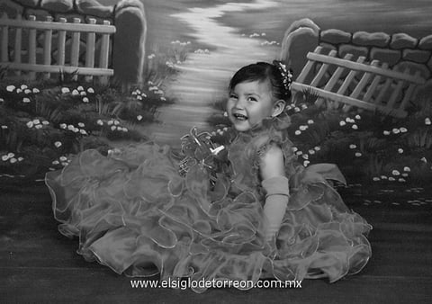 20122014 Muy divertida lució Annet en su sesión fotográfica.