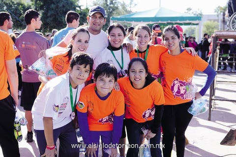 21122014 ATLETAS.  Mariana, Tadeo, Sebastián, Judas, Nohemí, Elvia, Ana Isabel y Sofía.