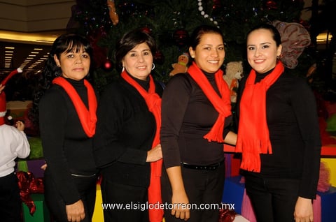 23122014 Ángeles, Ivanna y Danna.