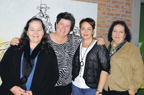 Irma, Claudia, Adela e Ivonne GalÁn.