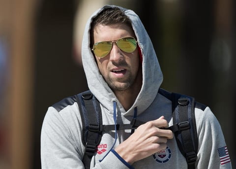 El multimedallista olímpico, Michael Phelps, fue arrestado por manejar a exceso de velocidad y en estado de ebriedad.