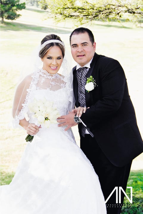 Denicce Martínez Guerrero y Mario Rodrí­guez Lizárraga contrajeron matrimonio el 20 de diciembre de 2014. Sus padres son: Jorge MartÃ­nez FernÃ¡ndez y Flor Guerrero de Martí­nez; Mario RodrÃ­guez Moreno y Maricela Lizárraga de Rodrí­guez.- Alexander Nadal Fotografí­a