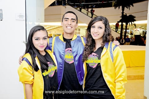 29122014 JóVENES ARTISTAS.  Andrea, Horacio y Amalia.