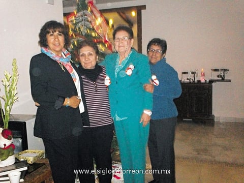 28122014 ENTRE AMIGAS.  Cuquis, Estela, Esther y Ángeles.
