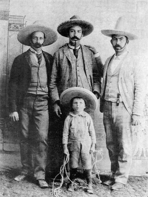 21122014 Hermanas MarÃ­a y Pascualita Escobedo y su sobrina Rosa HernÃ¡ndez Escobedo, ahora de Mendoza, en 1932, en TorreÃ³n, Coah.