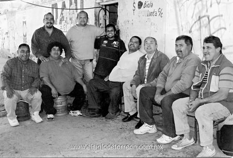 28122014 Despidiendo el año en 1960, en el Salón del Jardín de Los Cipreses, Torreón Jardín: Salvador Perches Estrada, Srita. María Elena Wong Tovar, Srita. Susana Luján Delgado y un amigo.