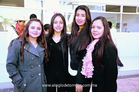 28122014 AMIGAS.  Dara, Evelyn, Karla y Cristina.