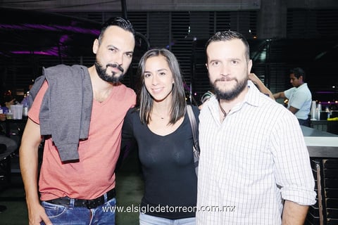 28122014 ENTRE AMIGOS.  Mauro, Raquel y Daniel.