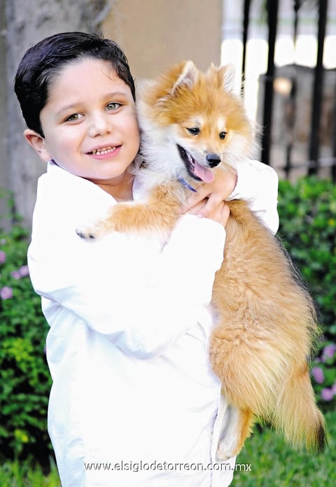 28122014 LINDA POSTAL.  Yussef con 'Zorrita'.