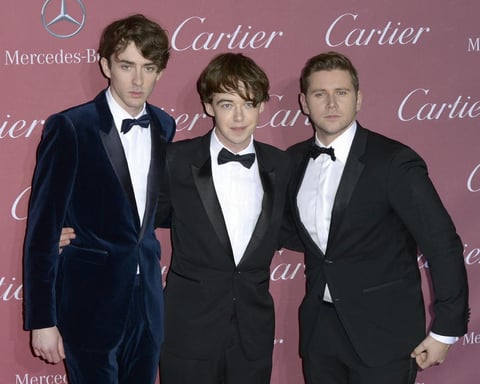 Los actores Matthew Beard, Alex Lawther y Allen Leech atendieron a la prensa a su llegada al festival de cine de Palm Springs.