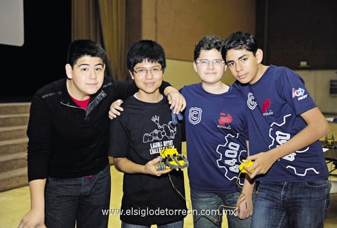 04012015 Julio, Gabriel, Luis y Axel.