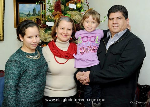 07012015 Ana Paola, Adriana, Ana Karen y Ricardo.