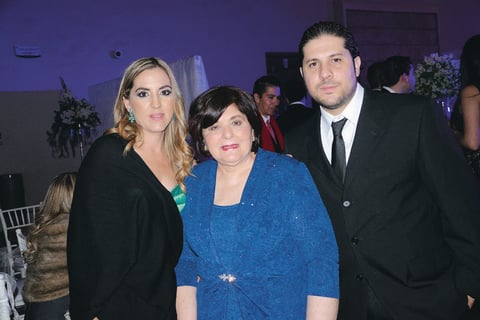 Claudia, Tere y Armando.