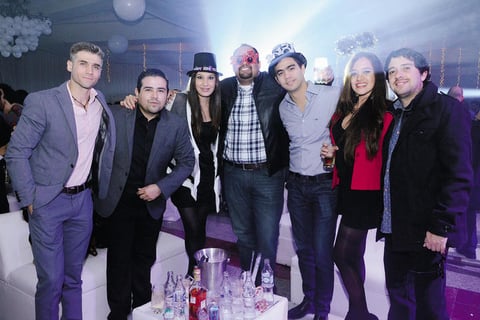 Mariano, Luis, Paty, Carlos, Adrián, Anaí­s y Kike.