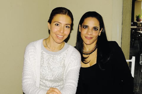 Ana Claudia Torres de Segura y Elizabeth de Urrutia.