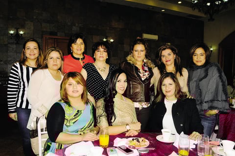 La festejada con algunas de sus amigas.