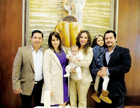 09012015 El pequeÃ±o Leonardo Ruiz Muruaga con sus papÃ¡s, Ãdgar Ruiz y Dafne Muruaga de Ruiz; sus padrinos, JosÃ© Eduardo Ruiz y Daniela RendÃ³n de Ruiz, y su prima, MarÃ­a JosÃ© Ruiz RendÃ³n. Daniela RendÃ³n, MarÃ­a JosÃ© Ruiz y JosÃ© Eduardo Ruiz. Silvia, Daniela, Marcela y Silvia.