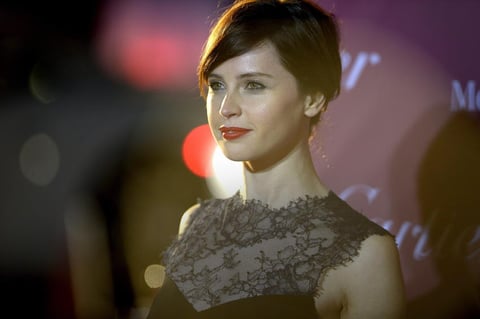 "The Theory of Everything" tiene entre sus candidaturas las de mejor actor y mejor actriz, Eddie Redmayne y Felicity Jones, por sus actuaciones en la cinta sobre la vida Stephen Hawking cuando le fue diagnosticada la esclerosis lateral amiotrófica (ELA) que le causa parálisis y que está basada en una biografía de su mujer, Jane.