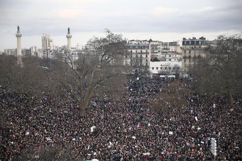 En París los participantes desfilaron entre la Plaza de la República y la Plaza de la Nación, en una “marcha republicana” sin precedentes a la que asistieron también medio centenar de líderes mundiales.