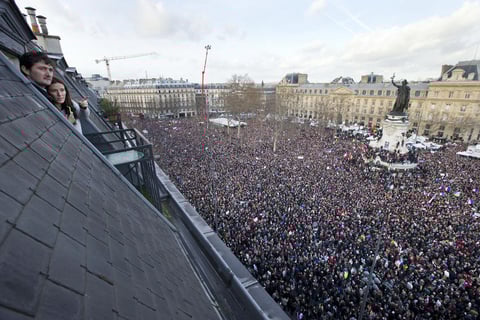 Alrededor de 3.7 millones de personas asistieron a las manifestaciones “históricas” en toda Francia convocadas contra el terrorismo y en memoria de las víctimas mortales de los atentados esta semana en París.
