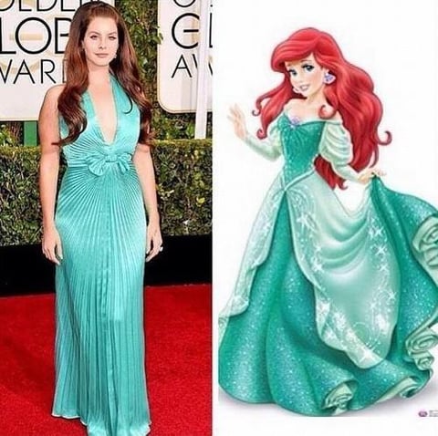 La intérprete de Born to die llegó ataviada en un vestido verde que llegaron a relacionar con el de la Sirenita Ariel y hasta con la estatua de la libertad.