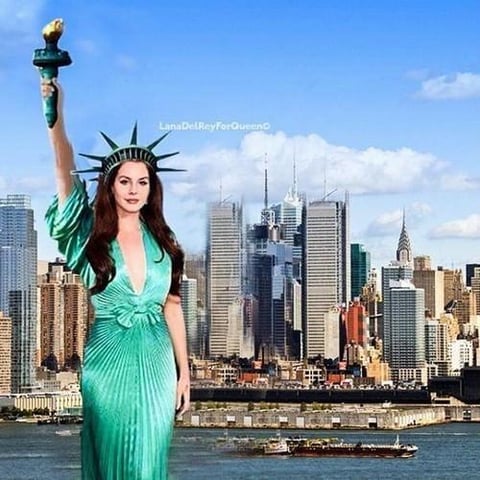 Como ya es costumbre en los grandes eventos, los usuarios de las redes sociales no dejan pasar un solo detalle para criticar por medio de memes y en la celebración de la 72 entrega de los Globos de Oro, la nueva víctima fue Lana del Rey.