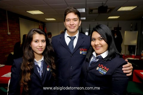 10012015 Elizabeth, Édgar y Vanessa.