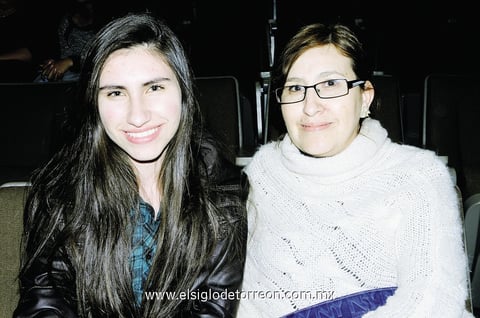 11012015 Romina Samaniego y Laura Gil.