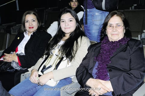 11012015 Olga, Érika y Hermila.