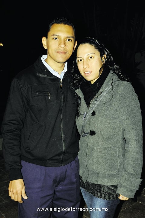 11012015 EN PAREJA.  Omar Flores y Marisela Woo