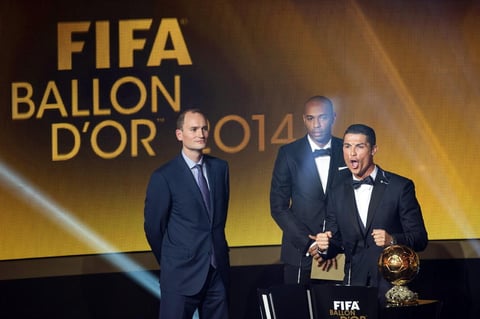 Ya con el galardón en mano, Cristiano Ronaldo expresó que no se conforma e irá por más, pues su intención es alcanzar al argentino Lionel Messi, quien es el máximo vencedor de esta condecoración con cuatro trofeos.