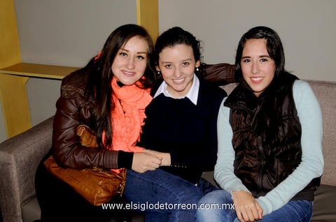 14012015 Andrea Tinoco, Andrea Alvarado y Nora Mendoza.