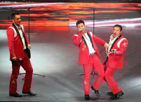 Los diez mil espectadores que no dudaron en asistir al Coloso del Paseo de la Reforma, para apoyar a una de las agrupaciones más exitosas de la música de Banda, coreó los temas de principio a fin incluso las canciones del nuevo disco.