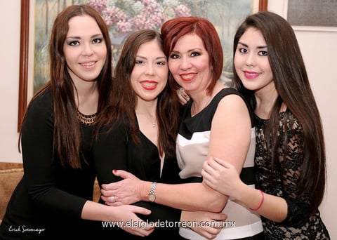 16012015 ONOMáSTICO.  Mónica Santillán cumplió años la festejaron sus hijas Marina, Alicia y Mónica.