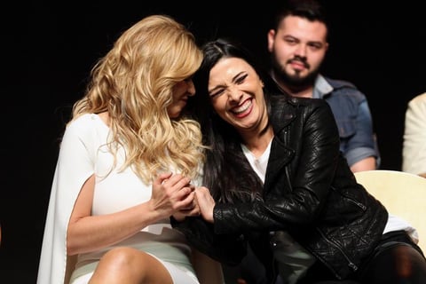 Sonriente y haciendo burla de los "arreglitos" que supuestamente se hizo en Colombia, Itatí Cantoral presentó la nueva temporada de Mame, que protagoniza junto a María Filippini, Víctor Noriega, Lorena Velázquez, Eddie Valenzuela y Dalilah Polanco.