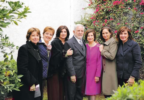 23012015 celebran en familia. Alberto y Rosario con Rosario, Carmen Elena, Lorena, Cecilia y Ana Cristina.