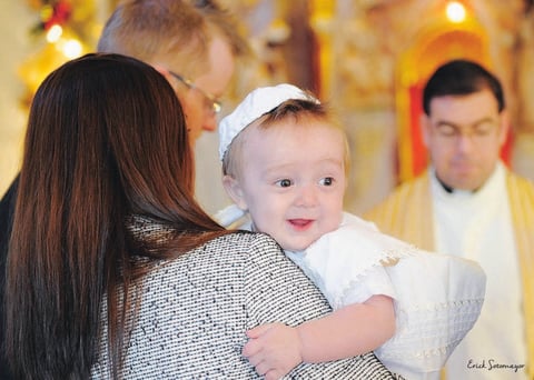 23012015 En familia. Peter, feliz en la ceremonia. Peter Leonardo Halldin GonzÃ¡lez con sus papÃ¡s, Nadia Karina GonzÃ¡lez y Robin Halldin. Bautizan al pequeÃ±o Peter Emotiva ceremonia religiosa