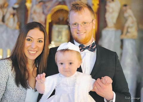 23012015 En familia. Peter, feliz en la ceremonia. Peter Leonardo Halldin GonzÃ¡lez con sus papÃ¡s, Nadia Karina GonzÃ¡lez y Robin Halldin. Bautizan al pequeÃ±o Peter Emotiva ceremonia religiosa
