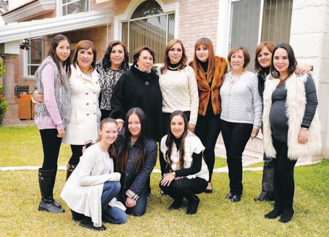 23012015 Camis Lozoya de Castillo junto a su mamÃ¡, hermanas y sobrinas. Un cumpleaÃ±os  muy feliz Camis celebra un aÃ±o mÃ¡s de vida La festejada. Alejandra y Sandra.